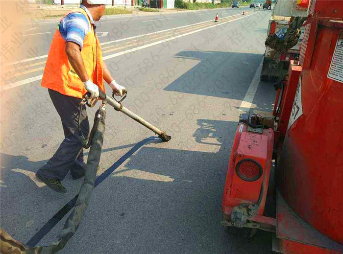 路面裂縫修補(bǔ)選擇嘉格道路灌封膠的理由